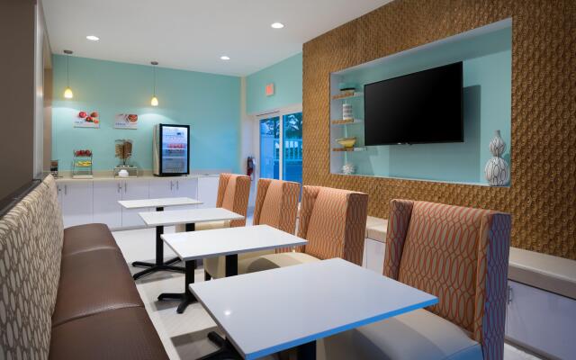 Holiday Inn Express & Suites Nassau, an IHG Hotel