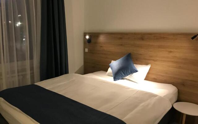 Hotel 83