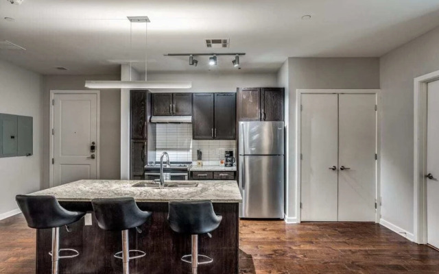 Stunning 2BR 2BA w/SKY POOL lounge CozySuites