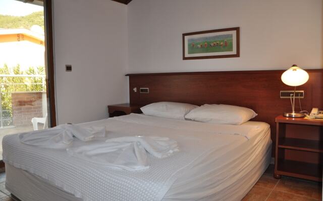 Longhouse Inn Hotel