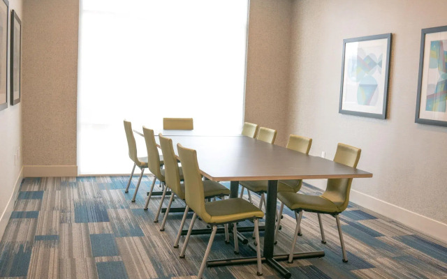 Holiday Inn Express & Suites Brandon by IHG