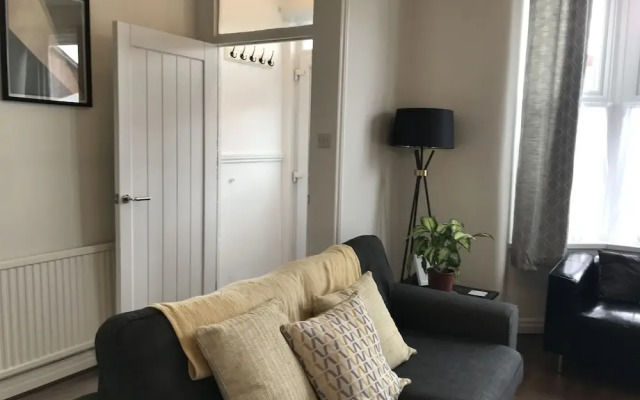3 Bedroom House Close to M6 & M55