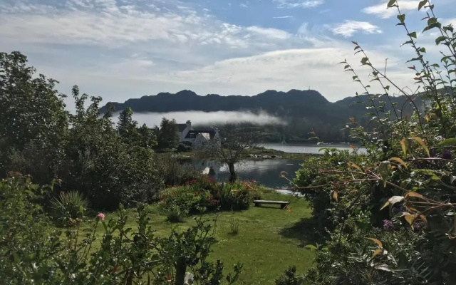 24 Harbour Street, Plockton - Stunning sea views & private garden