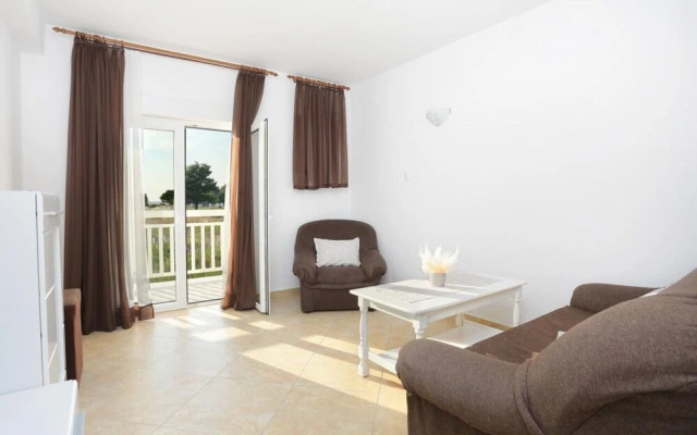 Lias - With Restaurant - A4