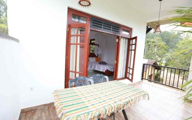 Yoho Cloud Castle Homestay