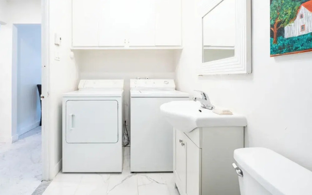 Rue Drolet 2-Bedroom Apartment