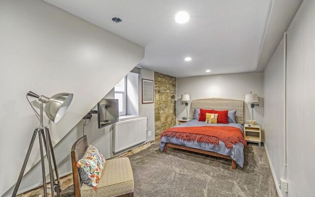 Garden Apartment in a Stately Capitol Hill Victorian House
