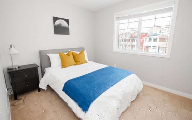 Cheerful 4 Bedroom Townhouse With Parking Wifi