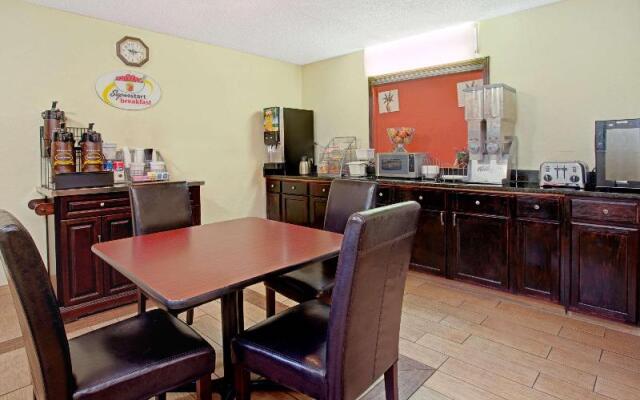 Super 8 By Wyndham Cincinnati/Springdale Oh