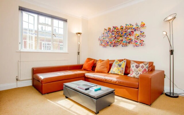 2 Bedroom West End Apartment Close To Regent's Park