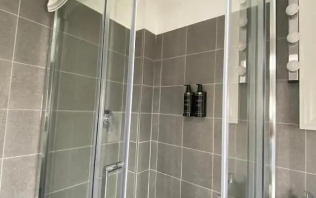 Bari LandLord 242