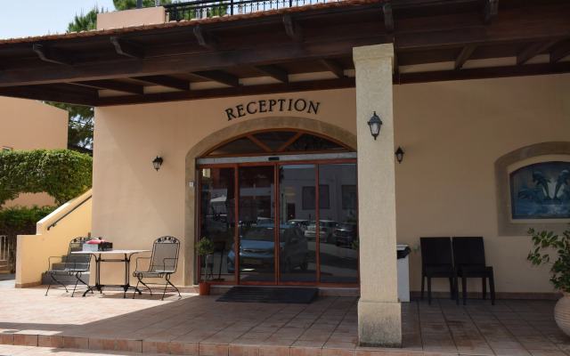 Matina Pefkos ApartHotel