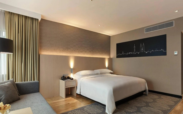 Renaissance Kuala Lumpur Hotel & Convention Centre