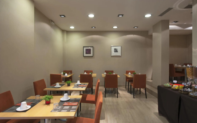 LATROUPE Grand Place Hostel