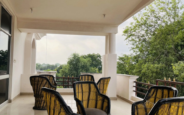 OYO 17284 Hotel Vrindavan Palace