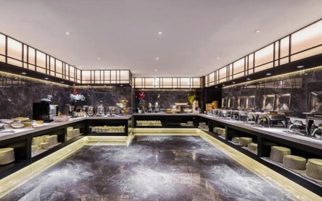 Western Royal Palace Hotel