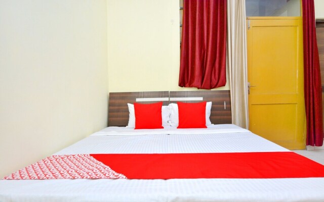 OYO 40306 White House