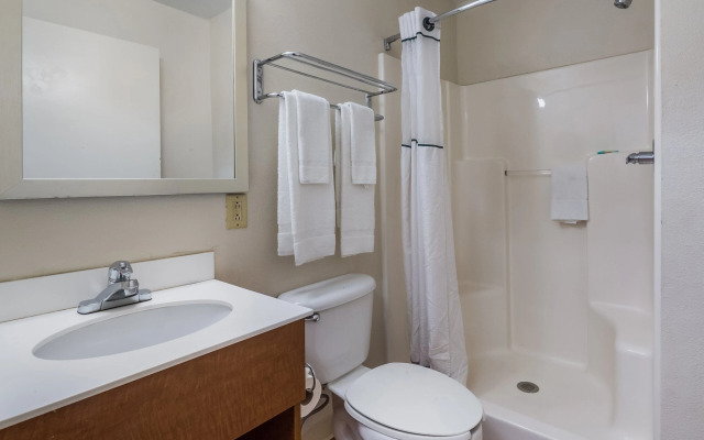 HomeTowne Studios by Red Roof Orlando - UCF Area