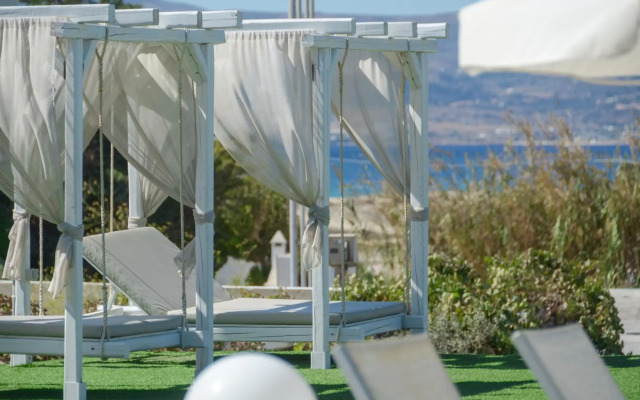 Birikos Hotel & Suites