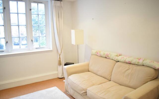 Calm 3 Bedroom Apartment in Wandsworth