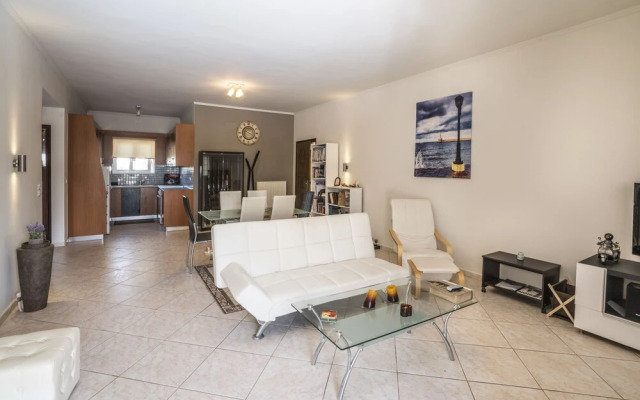 Deluxe Sunny Apartments