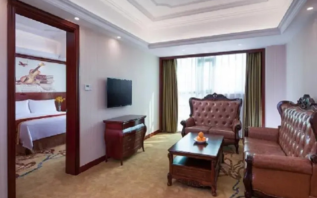 Vienna International Hotel Heyuan Yajule Garden