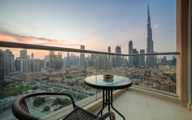 Upgraded Apartment w Stunning Burj Khalifa View