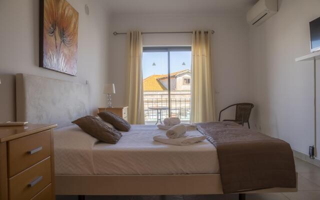 C11 - Quinta das Palmeiras Apartment