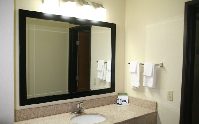 AmericInn Lodge & Suites Elkhorn