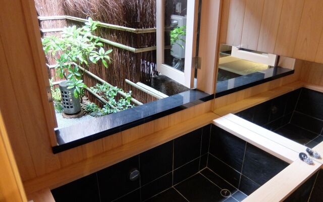 Reikaku Kiyomizu-Gojo