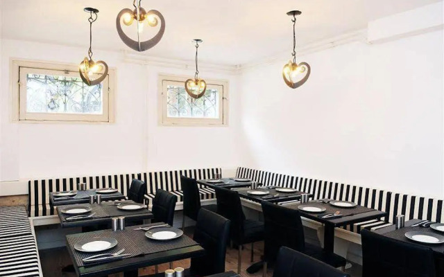 Art Gallery Hotel Bv