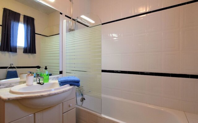 Cozy Holiday Home With Private Swimming Pool in Viñuela