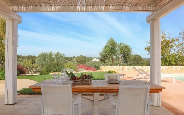 TD Lamiamola Stylish Trulli Lamie With Pool