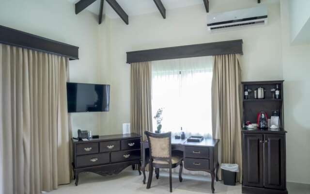 Sunset Del Mar Resort