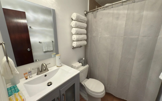 3 Bed 1 Bath 1 Park Plaza Universidad