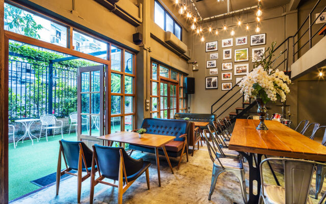 At Hua Lamphong Hotel - Hostel