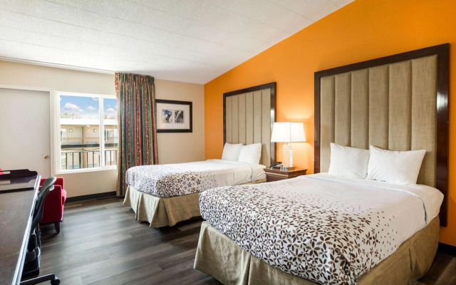 Rodeway Inn & Suites Stroudsburg - Poconos
