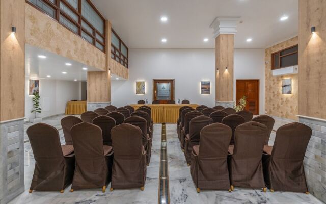 Hotel Apex Surat
