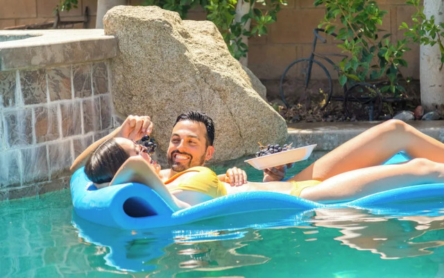 4BR-Retro Game Room-Theater-Pool & Spa