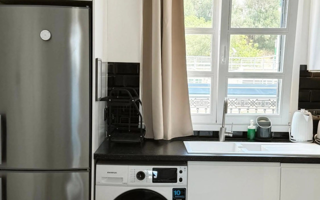 Luxurious Penthouse Studio with Private Terrace - Grand Central House