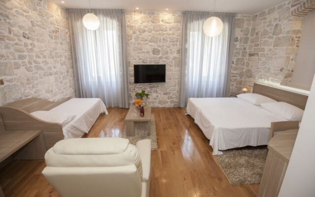 Tifani Luxury Rooms 2