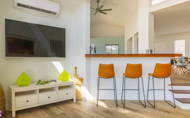 Ocean View! Fully Renovated Villa, Private Pool!