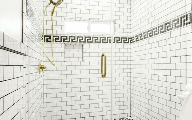 Chateau Monroe - Down to Earth