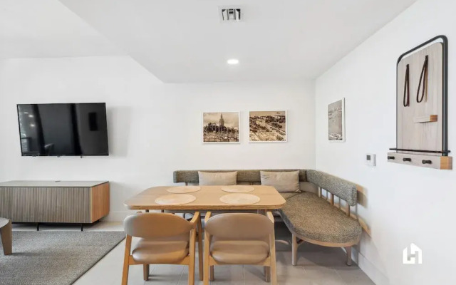 Stylish Apartments with Partial Ocean Views in Downtown