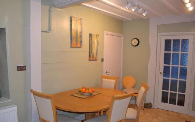 Spacious ground floor apartment. No 1A The Stables