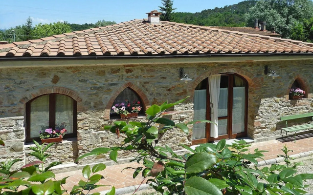 Rustic House in Tuscany With Shared Pool