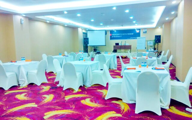 Travellers Hotel Phinisi
