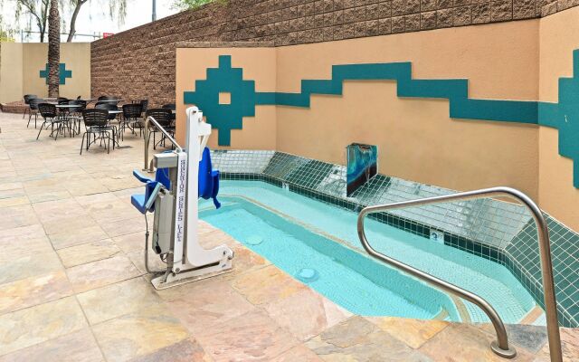 Holiday Inn Express & Suites Phoenix - Tempe by IHG