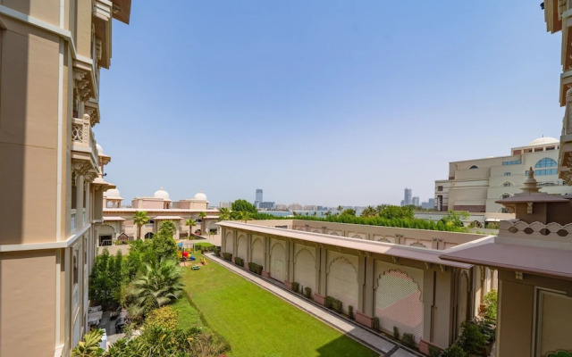 Spacious One Bedroom with Beach Access