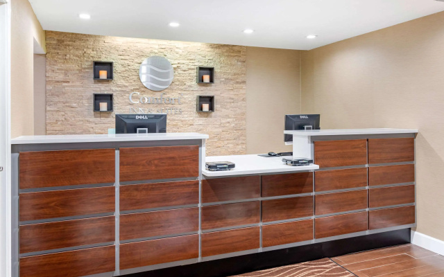 Comfort Inn & Suites Macon North I-75